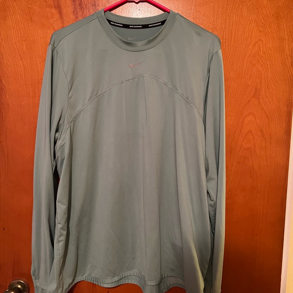 Nike women’s  Long-Sleeve Dri-FIT Crew Shirt - Sage Green